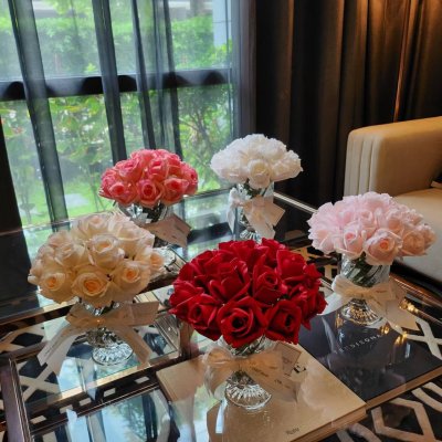 Holland Rose Vase