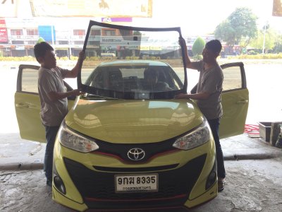 กระจกรถยนต์