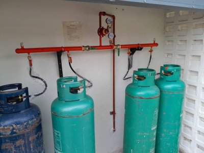 ท่อเดินระบบแก๊ส งานเหล็ก แบบ 4 ถัง