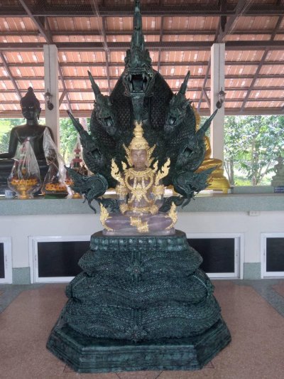 พระมหาจักรพรรดิ์ทรงนาคปรก