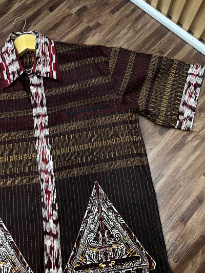 ALTHREE Clothing - KEMEJA Ulos Gorga Katun Stretch Batik Pria Lengan Pendek