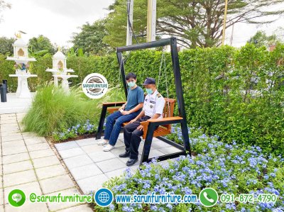ชิงช้า ที่นั่งชิงช้าไม้เต็ง โครงเหล็กไม่มีหลังคา สีดำด้าน ลอฟท์สไตล์  ชิงช้า ที่นั่งชิงช้าไม้เต็ง โครงเหล็กไม่มีหลังคา สีดำด้าน ลอฟท์สไตล์