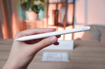 Apple Pencil (USB-C) สี White สวย ราคาเพียง 2,290.- มีประกันร้าน 60 วัน