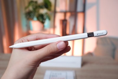 Apple Pencil (USB-C) สี White สวย ราคาเพียง 2,290.- มีประกันร้าน 60 วัน