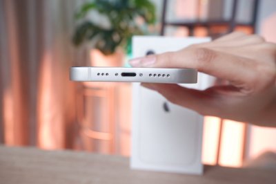 iPhone 13 128GB สี Starlight เครื่องสวย ราคาเพียง 11,900.- มีประกันร้าน 60วัน