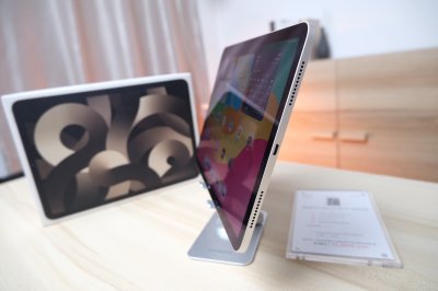 iPad Air 5 M1 chip 64Gb Wi-Fi 10.9-inch สี Starlight เครื่องสวย ราคาเพียง 11,900.- มีประกันร้าน 60 วัน