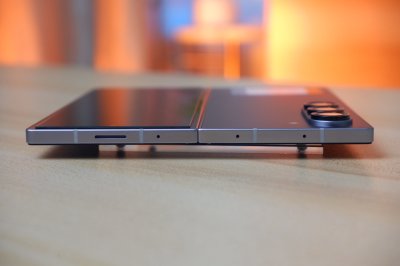 Samsung Galaxy Z Fold6 12+256GB สี Silver Shadow เครื่องสวย ราคาเพียง 28,990.- มีประกันร้าน 60วัน