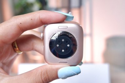 Apple Watch Series 11 42 mm. GPS สี RoseGold เครื่องสวย ราคาเพียง 8,900.- มีประกันร้าน 60วัน