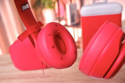 Beats Solo 4 JENNIE Special Edition(2025) สี Ruby Red เครื่องสวย ราคาเพียง 9,990.- มีประกันร้าน 60วัน