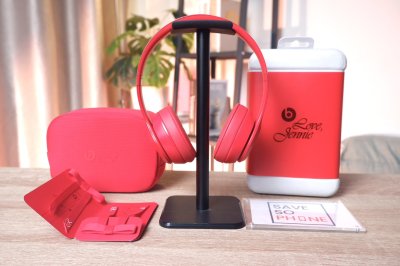 Beats Solo 4 JENNIE Special Edition(2025) สี Ruby Red เครื่องสวย ราคาเพียง 9,990.- มีประกันร้าน 60วัน