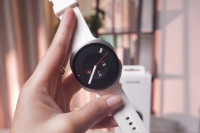 Galaxy Watch 9 40 MM. สี Cream เครื่องสวย ราคาเพียง 7,990.- มีประกันร้าน 60วัน