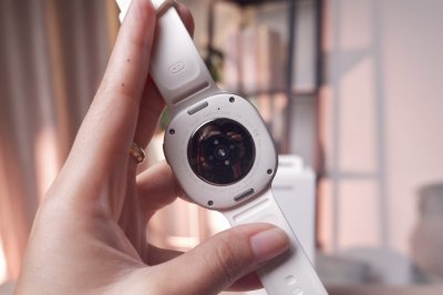 Galaxy Watch 9 40 MM. สี Cream เครื่องสวย ราคาเพียง 7,990.- มีประกันร้าน 60วัน