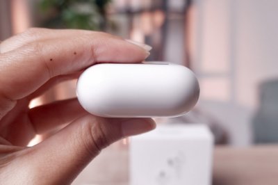 AirPods 4 (ANC) สี White เครื่องสวยใช้งานน้อย ราคาเพียง 3,590.- มีประกันร้าน 60 วัน