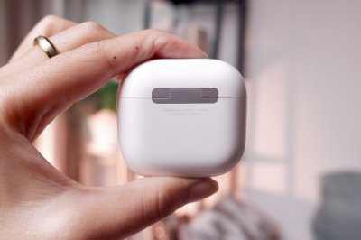 AirPods 4 สี White เครื่องสวยใช้งานน้อย ราคาเพียง 2,800.- มีประกันร้าน 60 วัน
