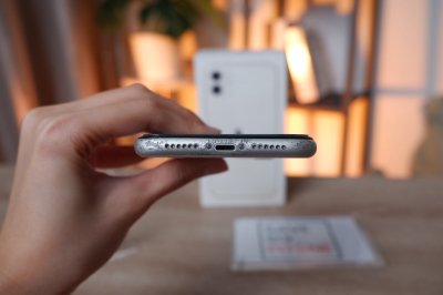 iPhone 11 64GB สี White ราคาเพียง 4,990.- มีประกันร้าน 60วัน