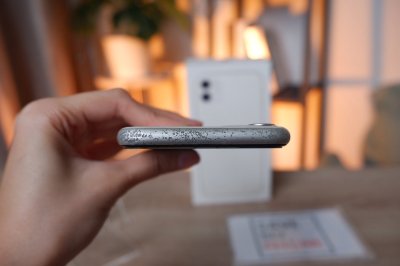 iPhone 11 64GB สี White ราคาเพียง 4,990.- มีประกันร้าน 60วัน