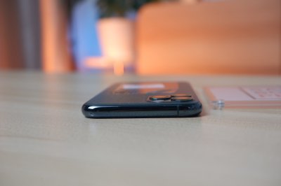 iPhone 11 Pro 64GB สี Midnight Green แบตเตอรี่ 69% เครื่องพร้อมใช้งาน ราคาเพียง 5,990.- มีประกันร้าน 60 วัน