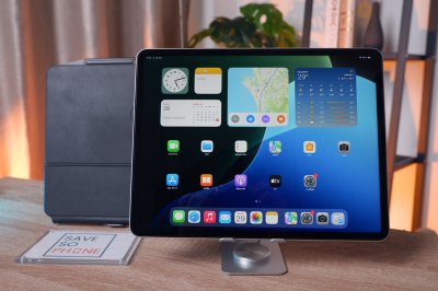 iPad Pro, 12.9 นิ้ว (รุ่นที่ 5) 128GB + Magic Keyboard สี Space Gray เครื่องสวย ราคาเพียง 19,900.- มีประกันร้าน 60 วัน