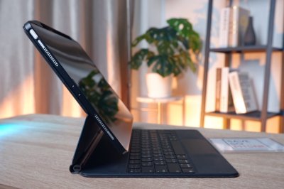 iPad Pro, 12.9 นิ้ว (รุ่นที่ 5) 128GB + Magic Keyboard สี Space Gray เครื่องสวย ราคาเพียง 19,900.- มีประกันร้าน 60 วัน