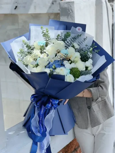 ช่อดอกไม้แสดงความยินดีโทนฟ้าขาว FW072
