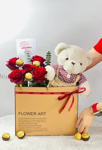 LOVE023 ช่อดอกกุหลาบ 5 ดอก+ช็อคโกแลต +ต้าวหมี