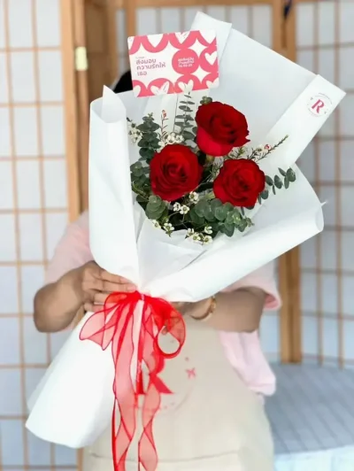 LOVE050 ช่อดอกกุหลาบ สีแดง3ดอก