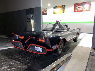 ขัดฟื้นฟูสภาพสีรถ Batman ปี 1966 Batmobile Paint Correction by Mike Phillips