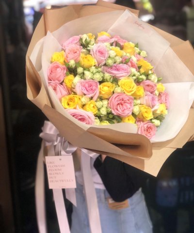 Multicolor Spray Roses XL Bouquet