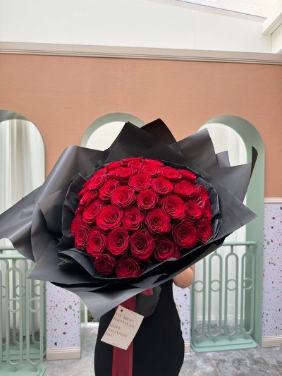 [Valentines] 50 Rose Bouquet - Black Wrapping