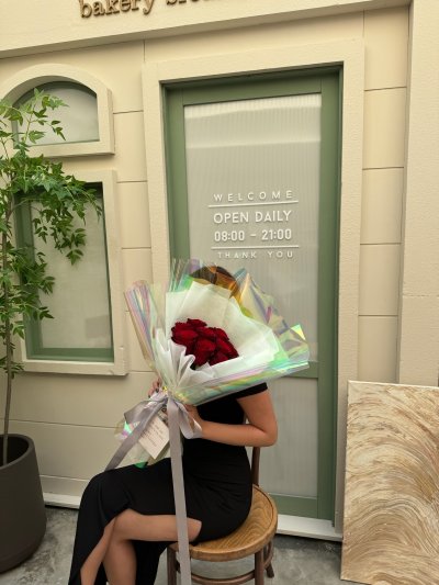 [Valentines] 10 Roses Bouquet - Rainbow Wrapping