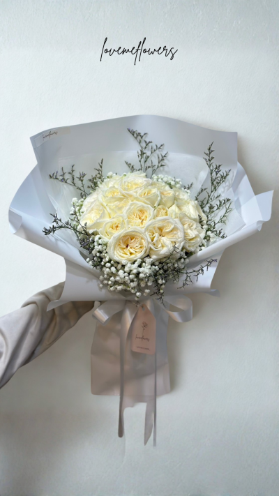 15 white roses with baby breath