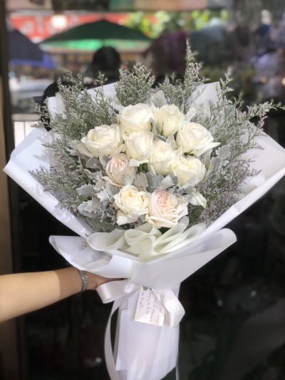 White Roses Mix Snow Leaf Bouquet
