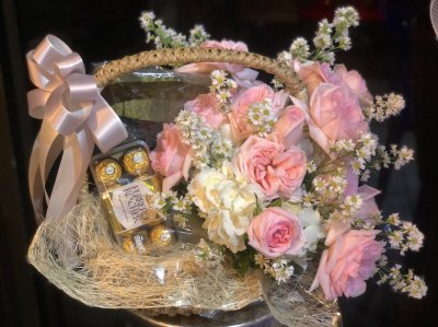 Medium gift basket