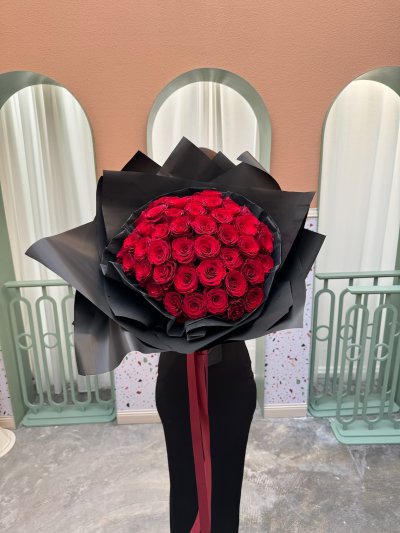[Valentines] 50 Rose Bouquet - Black Wrapping