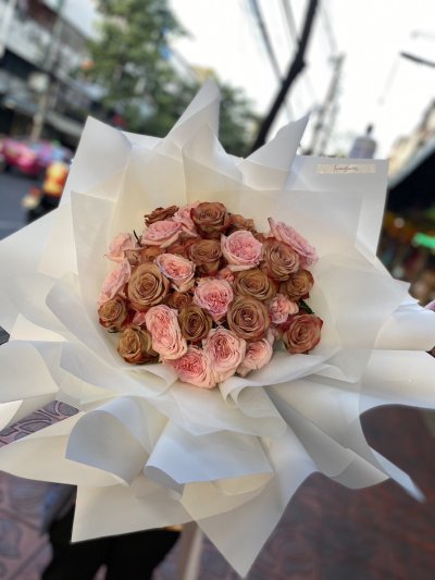 30 coffee and pink roses