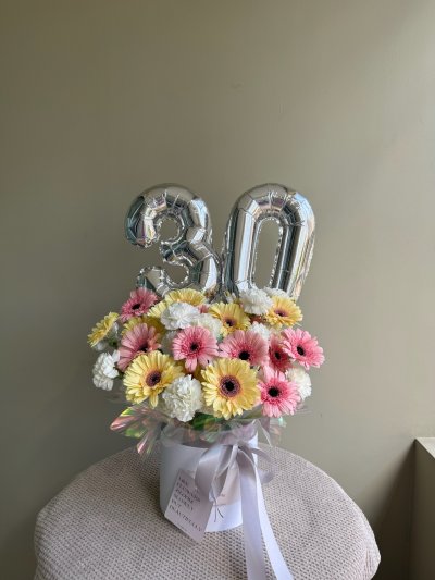 Pastel Tone Flower Box + Balloon