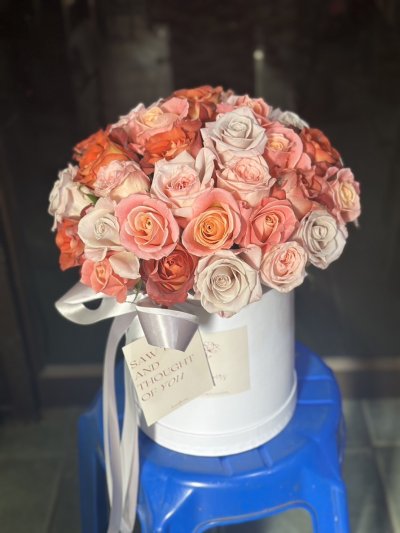 30 Multicolor Roses - FlowerBox