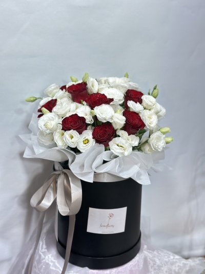 Lisanthus and Rose Flower Box - M