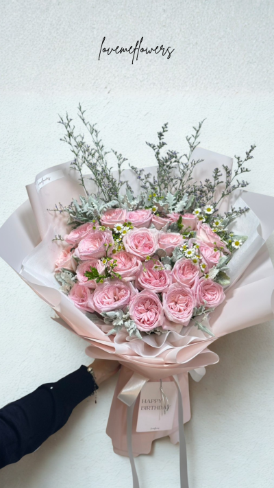 20 Roses with Daisies and Snow Leaf
