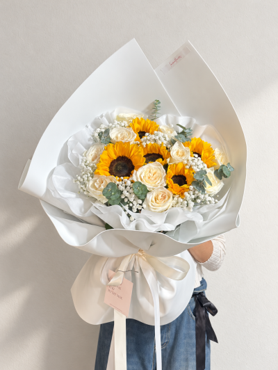 Bright Sunshine & Cream Foam Wrapping Bouquet