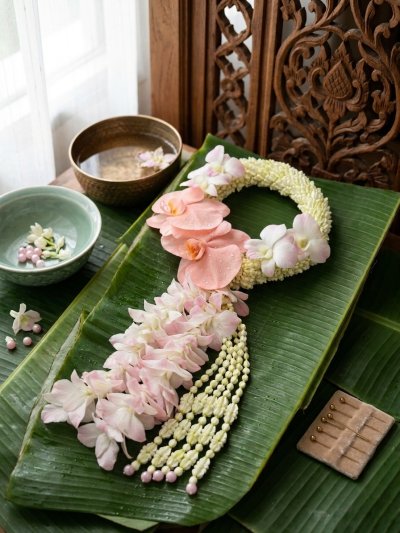 Modern Elegant Pink Orchid & Jasmine Fresh Garland