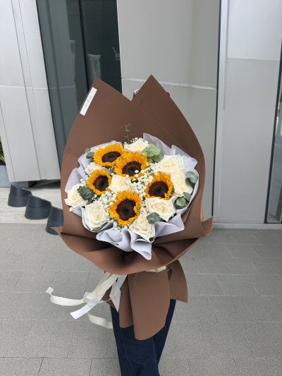 Sunflower & Cream Rose Brown Foam Wrapping Bouquet