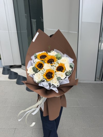 Sunflower & Cream Rose Brown Foam Wrapping Bouquet