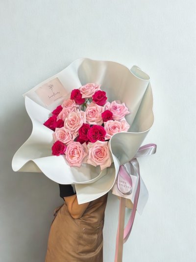 Majenta Rosie 20 Roses Bouquet | Trendy Wrapping