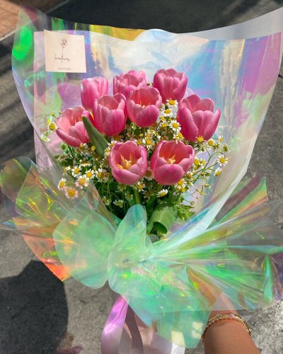 10 Pink Tulips with Daisies