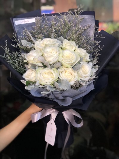 10 White Rose Mix Bouquet