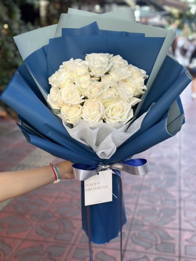 20 White Roses