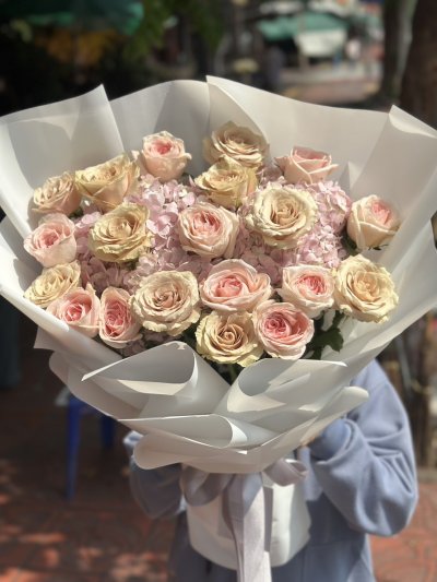 Neutral Tone Flower Boquet