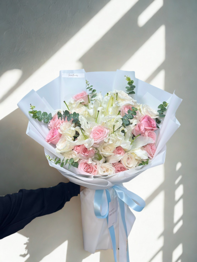 Roses x Lillies Flower Bouquet