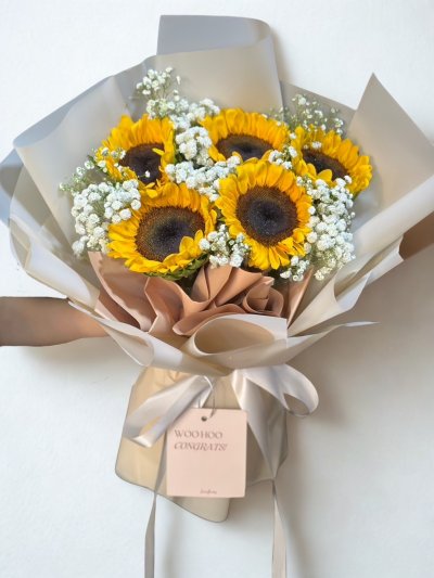 5 Sunflower with Gypsie